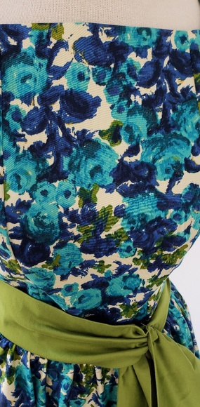 New Pinup Couture Maria Dress in Blue/Olive Floral - Picture 3 of 8